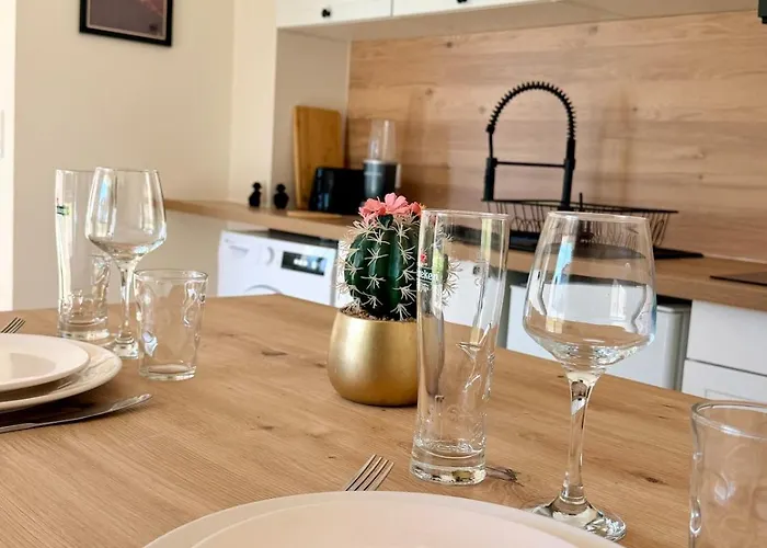 Equipe Avec Jardin - Calme & Cosy Apartment